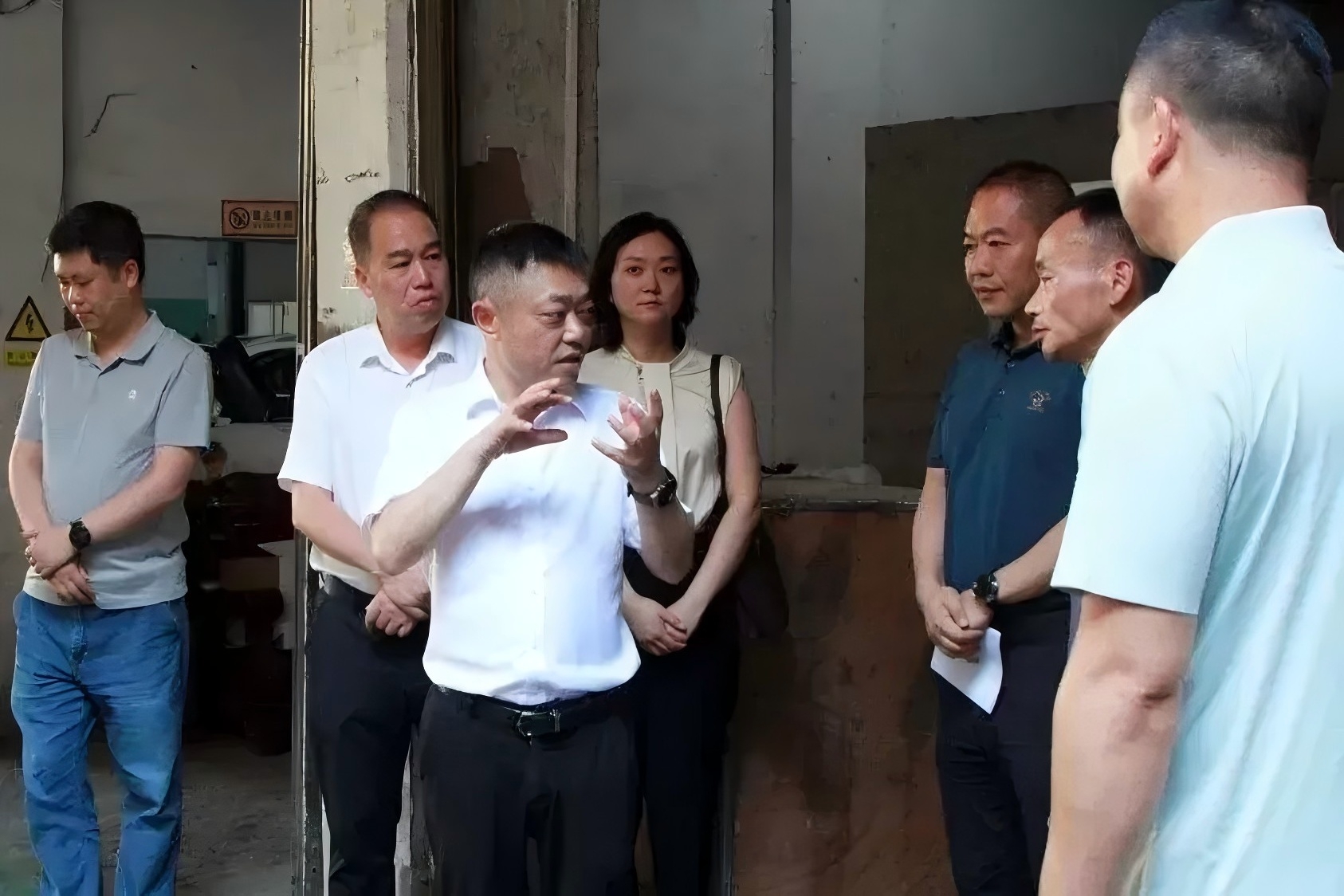 任序江在汉葭街道文庙社区城北汽车修理厂调研危险废物处置情况(1).jpg